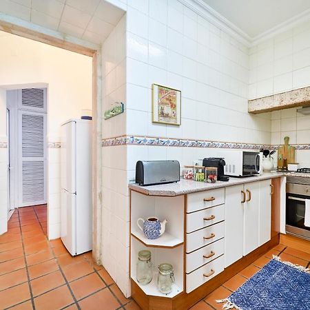 Spacious Bairro Alto Apartment With Courtyard, By Timecooler リスボン エクステリア 写真