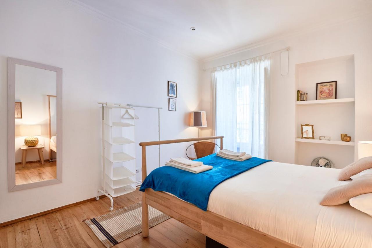 Spacious Bairro Alto Apartment With Courtyard, By Timecooler リスボン エクステリア 写真