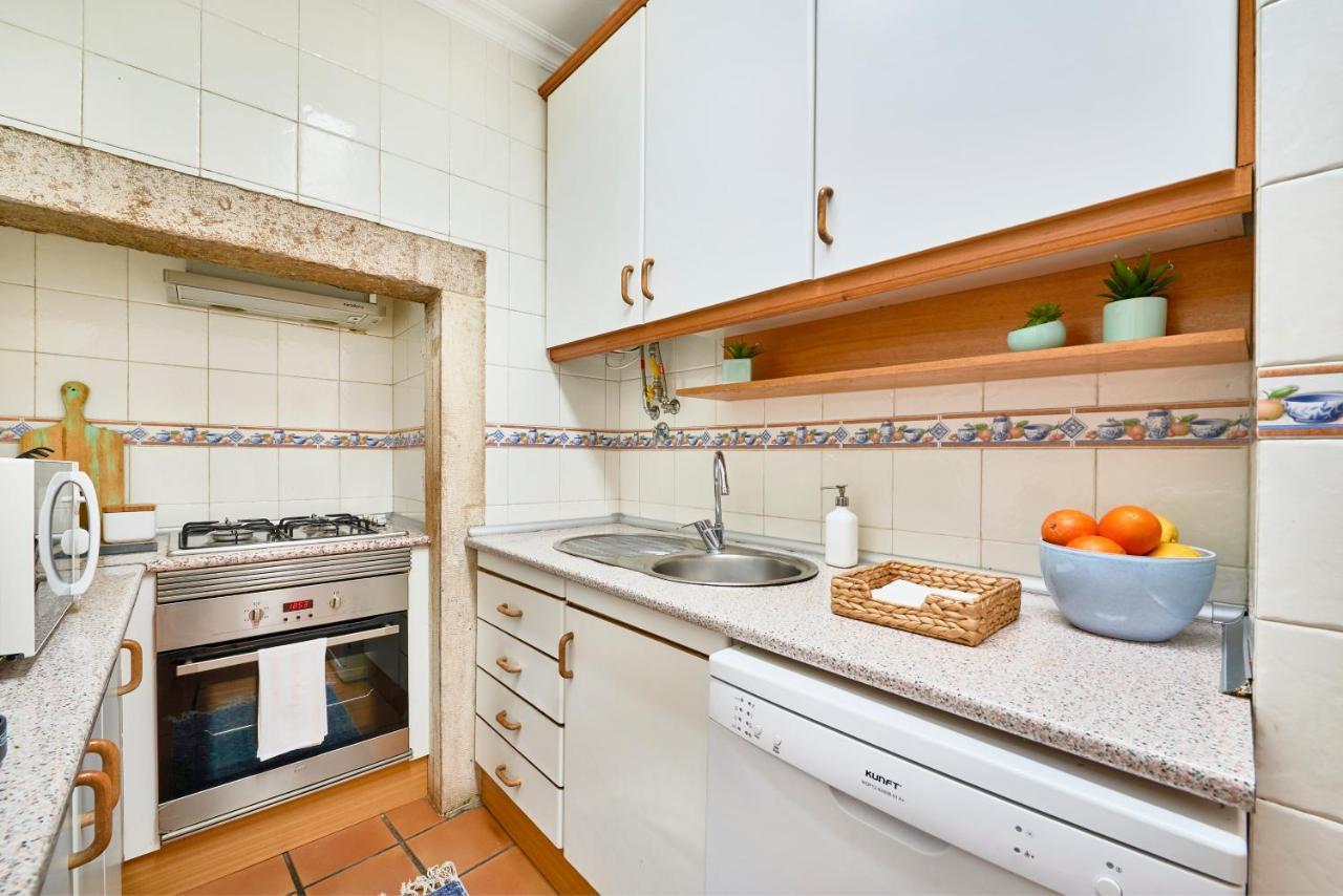 Spacious Bairro Alto Apartment With Courtyard, By Timecooler リスボン エクステリア 写真