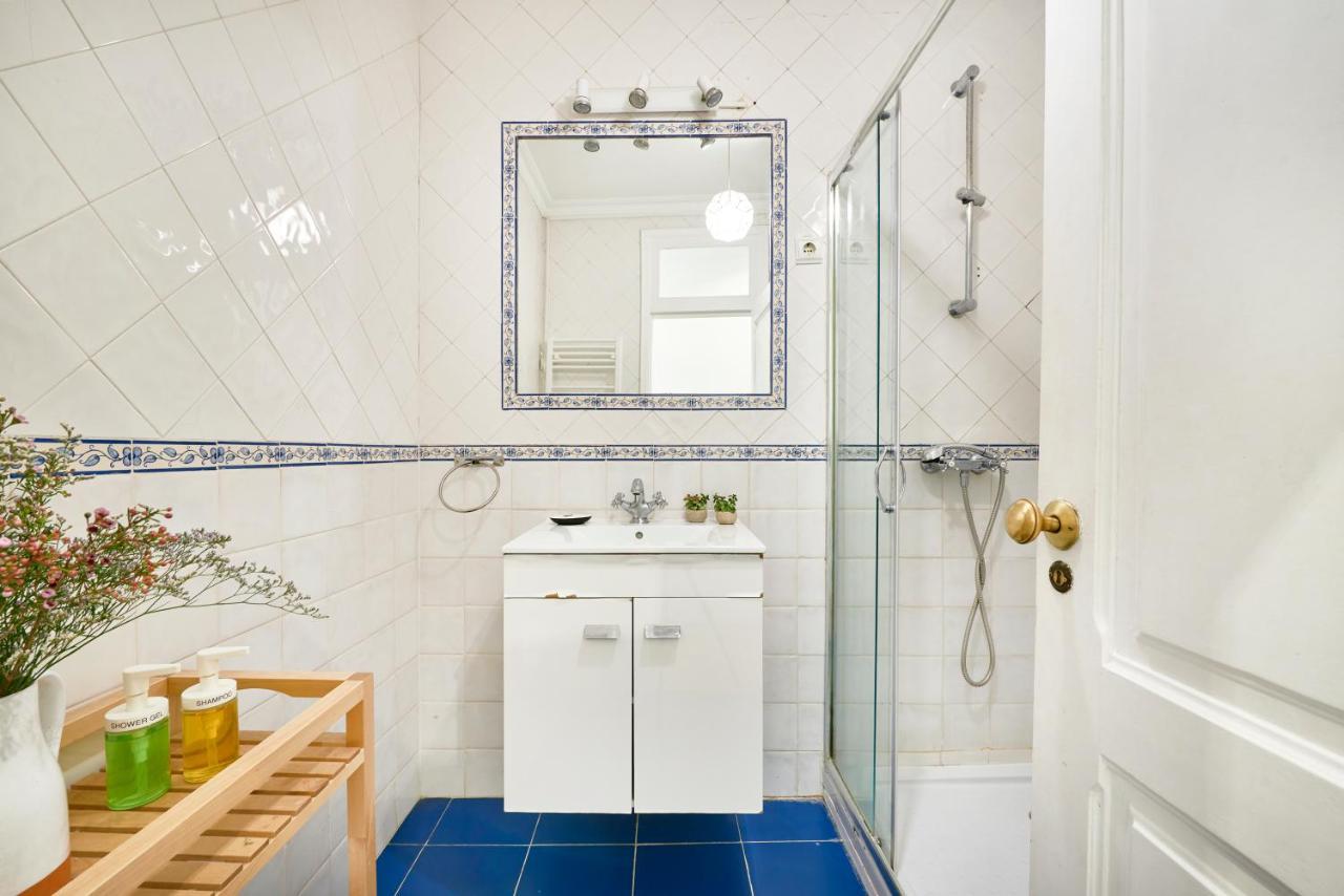 Spacious Bairro Alto Apartment With Courtyard, By Timecooler リスボン エクステリア 写真