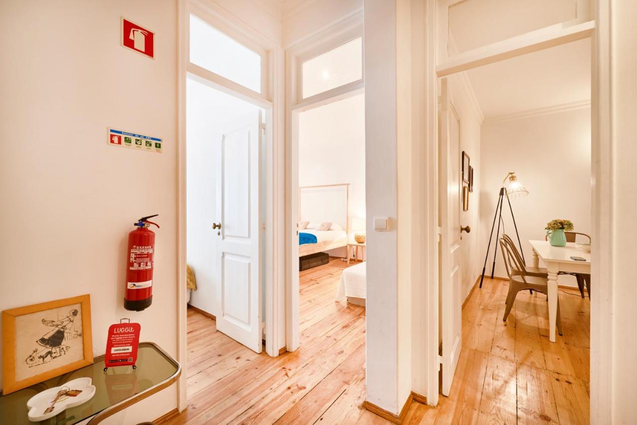 Spacious Bairro Alto Apartment With Courtyard, By Timecooler リスボン エクステリア 写真