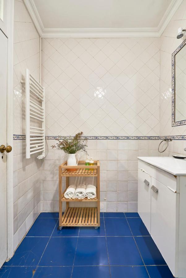 Spacious Bairro Alto Apartment With Courtyard, By Timecooler リスボン エクステリア 写真