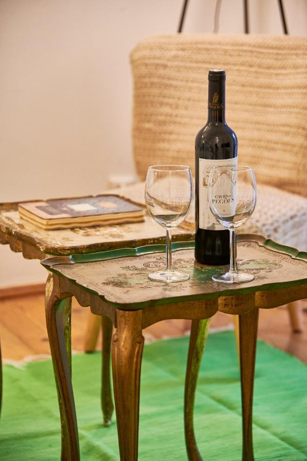 Spacious Bairro Alto Apartment With Courtyard, By Timecooler リスボン エクステリア 写真