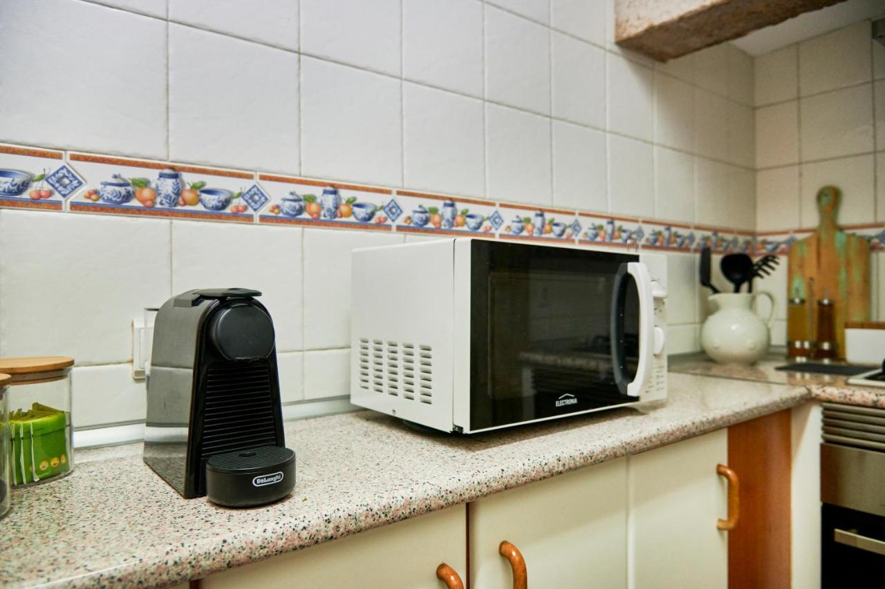 Spacious Bairro Alto Apartment With Courtyard, By Timecooler リスボン エクステリア 写真