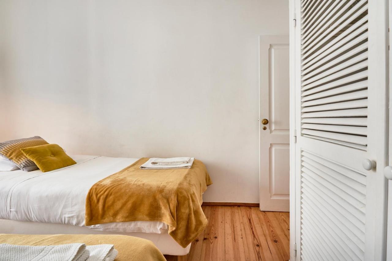 Spacious Bairro Alto Apartment With Courtyard, By Timecooler リスボン エクステリア 写真