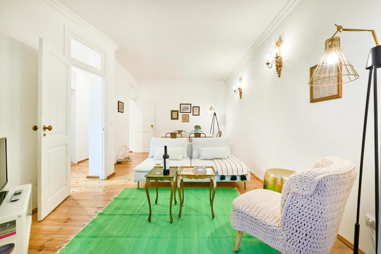 Spacious Bairro Alto Apartment With Courtyard, By Timecooler リスボン エクステリア 写真
