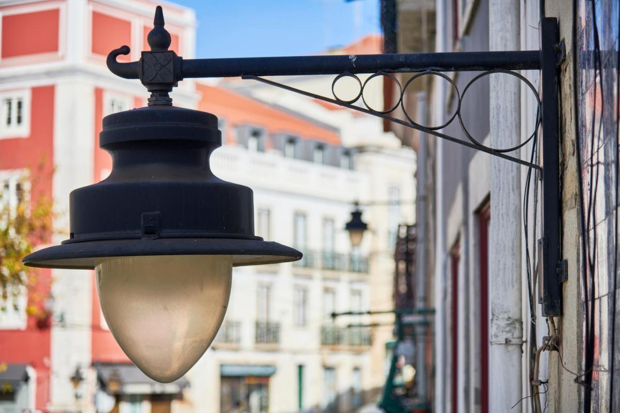 Spacious Bairro Alto Apartment With Courtyard, By Timecooler リスボン エクステリア 写真