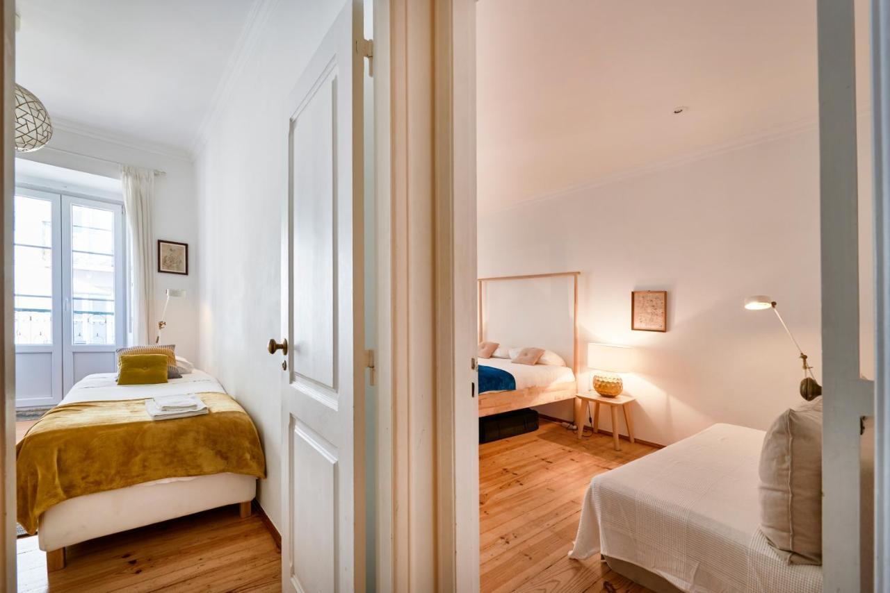 Spacious Bairro Alto Apartment With Courtyard, By Timecooler リスボン エクステリア 写真