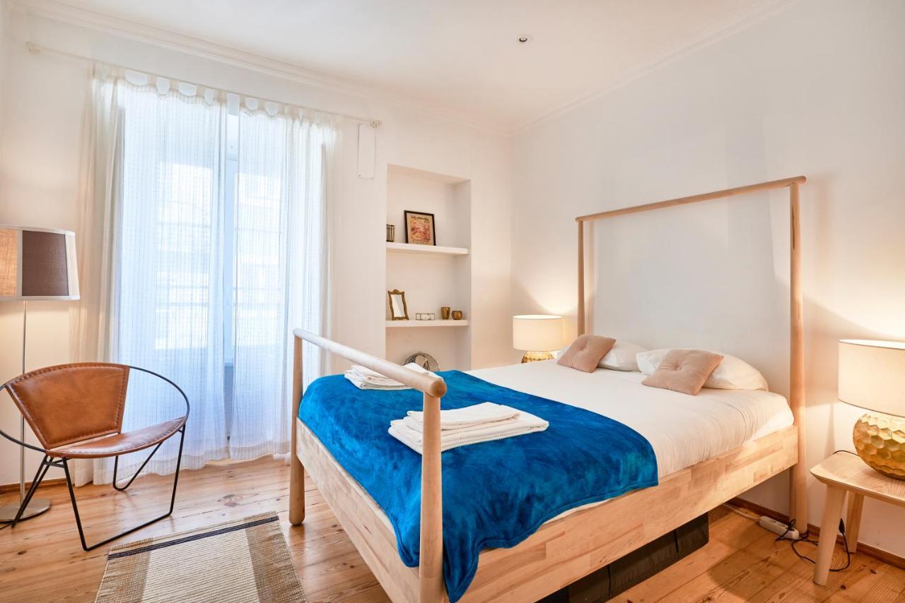 Spacious Bairro Alto Apartment With Courtyard, By Timecooler リスボン エクステリア 写真