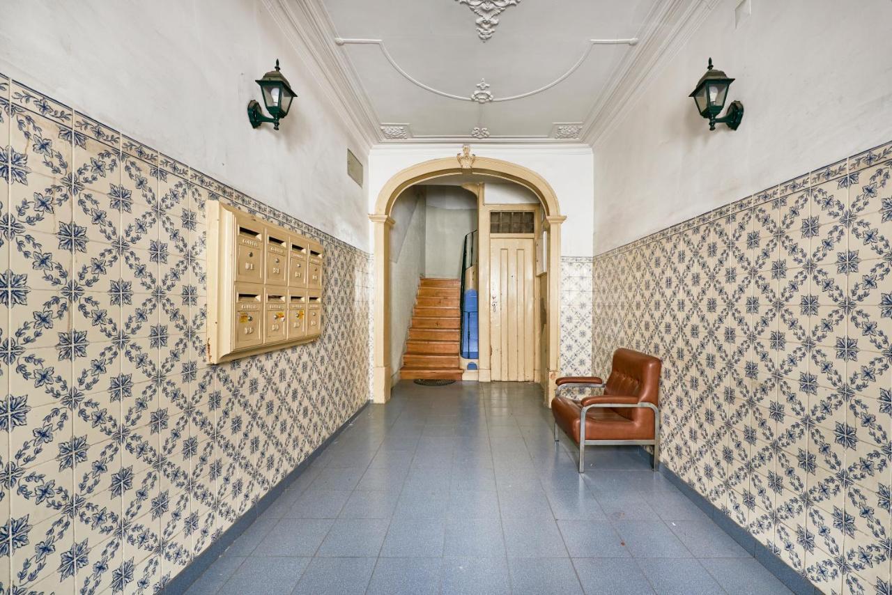 Spacious Bairro Alto Apartment With Courtyard, By Timecooler リスボン エクステリア 写真