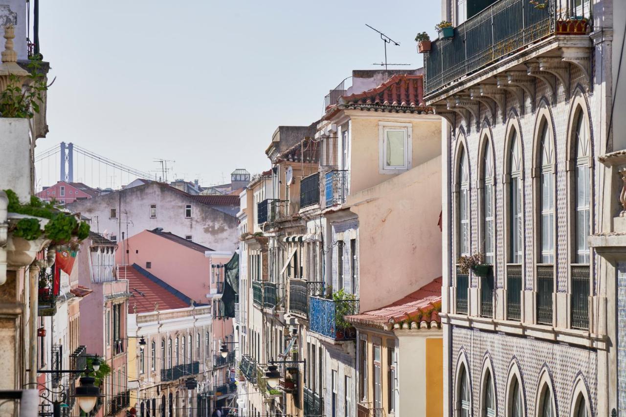 Spacious Bairro Alto Apartment With Courtyard, By Timecooler リスボン エクステリア 写真
