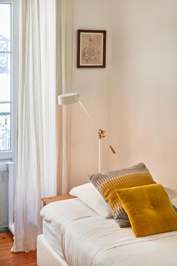 Spacious Bairro Alto Apartment With Courtyard, By Timecooler リスボン エクステリア 写真